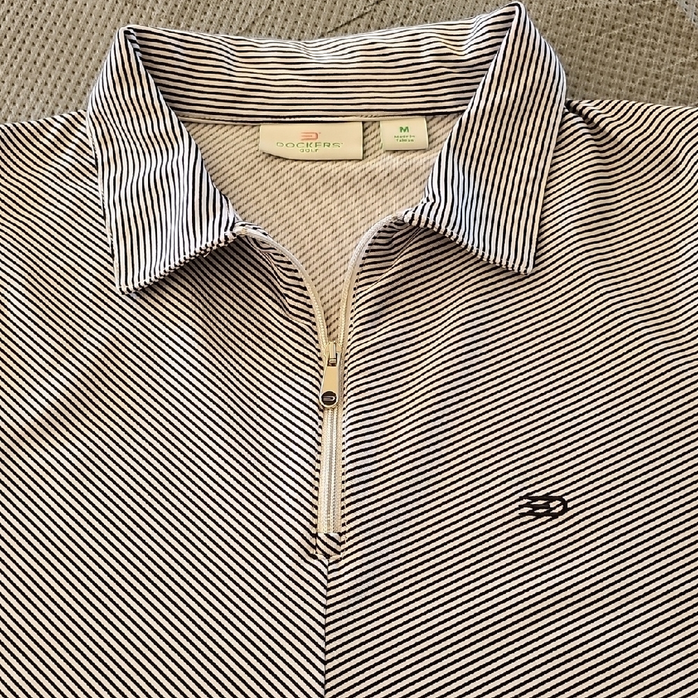 Dockers Black and white stripped  Sleeveless Fitted Golf Shirt size Med
